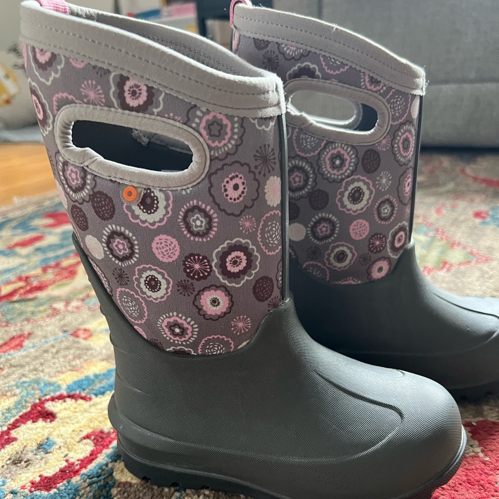 Bogs Neo size 11 little kid boots